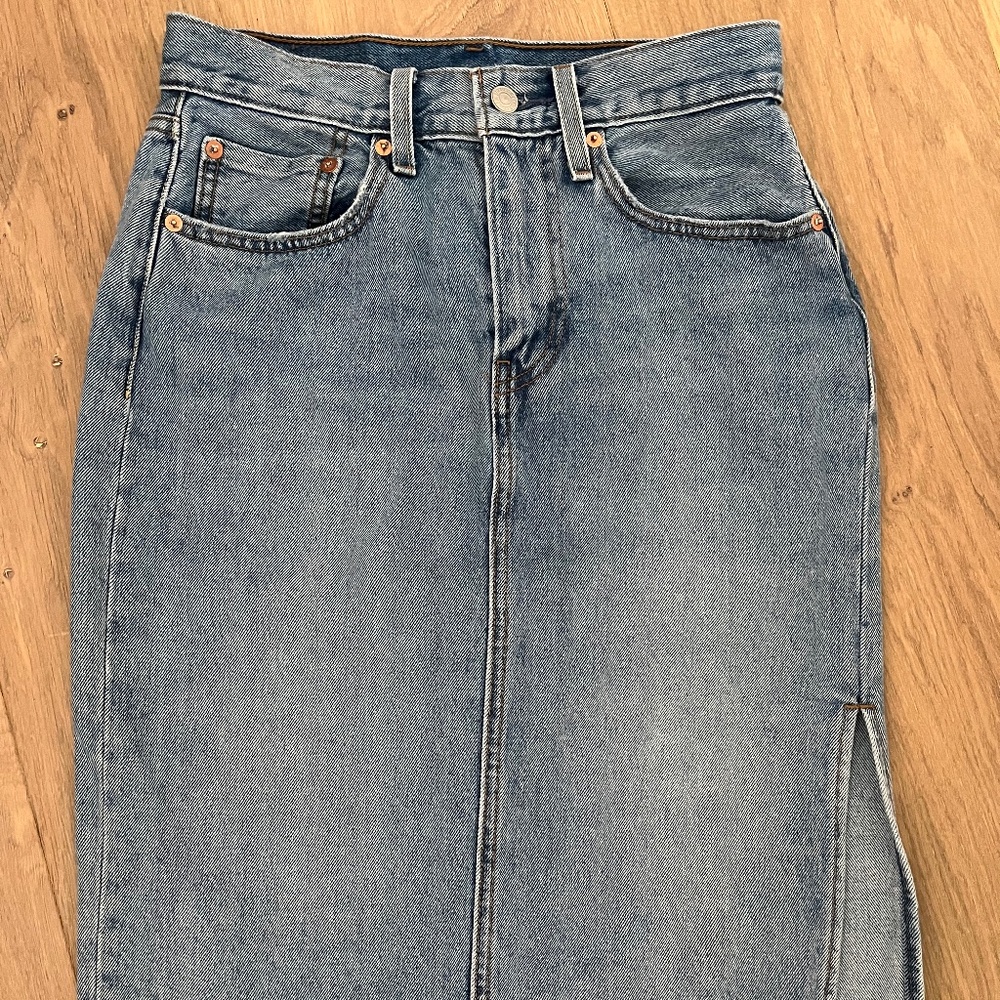 Levi high waisted denim skirt, size 27